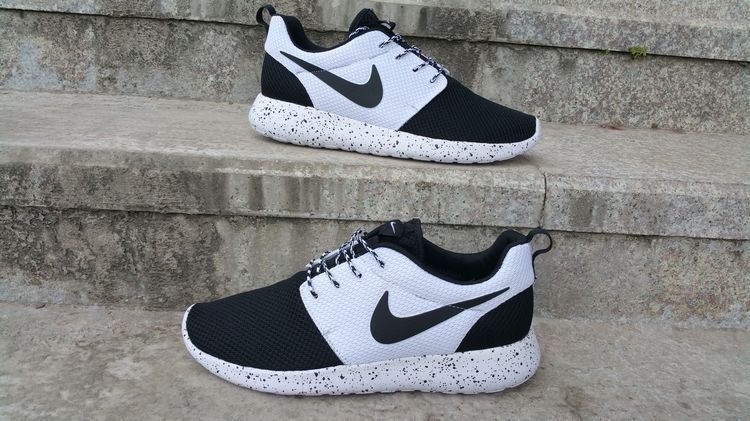 Nike Roshe Run ID  Black/White