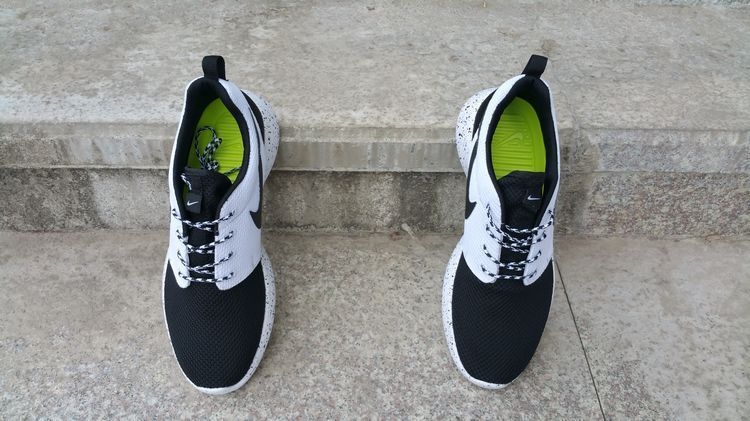 Nike Roshe Run ID  Black/White