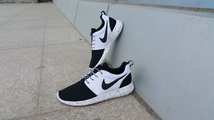 Nike Roshe Run ID  Black/White