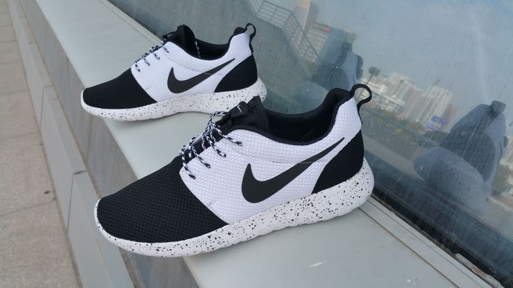 Nike Roshe Run ID  Black/White