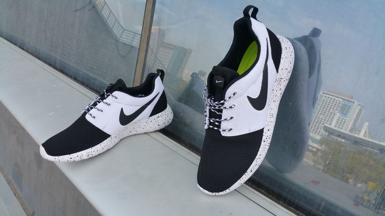 Nike Roshe Run ID  Black/White