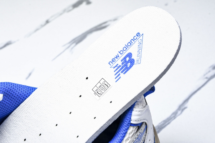  New Balance 530 MR530EA