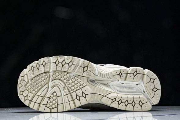 New Balance 2002R M2002RJN 