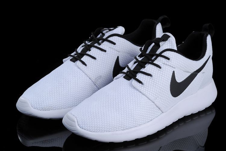 Nike Roshe Run ID  Black/White