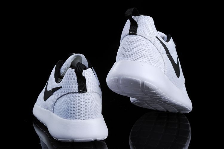 Nike Roshe Run ID  Black/White