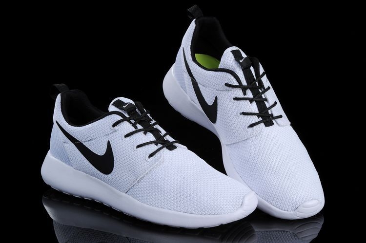 Nike Roshe Run ID  Black/White