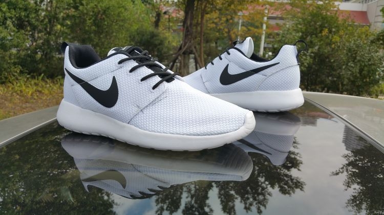 Nike Roshe Run ID  Black/White