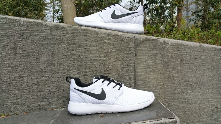 Nike Roshe Run ID  Black/White