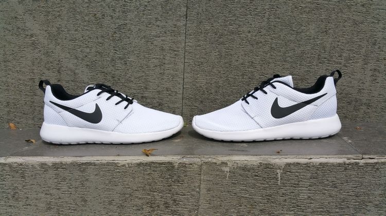 Nike Roshe Run ID  Black/White