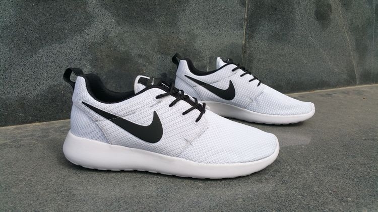 Nike Roshe Run ID  Black/White