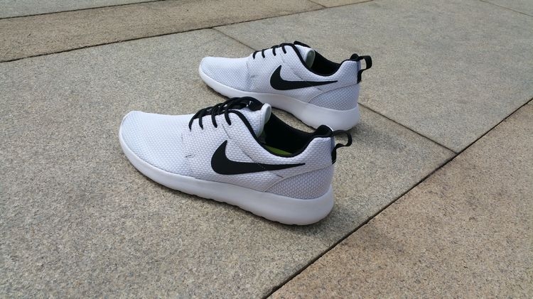 Nike Roshe Run ID  Black/White