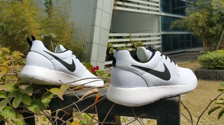 Nike Roshe Run ID  Black/White