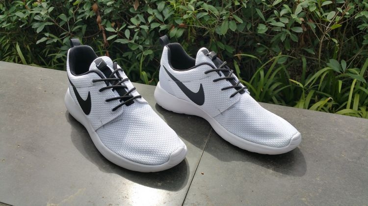 Nike Roshe Run ID  Black/White