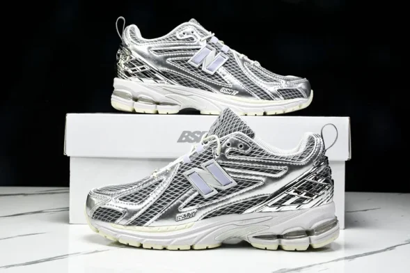 New Balance 1906  M1906RBT 