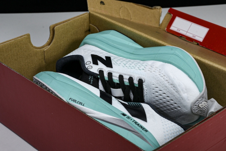 New Balance FuelCell Rebel V4 MFCXLK3