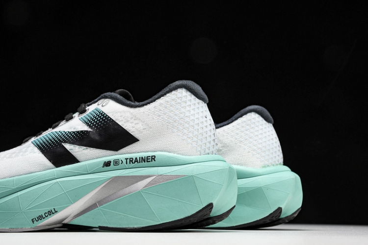  New Balance FuelCell Rebel V4 MFCXLK3