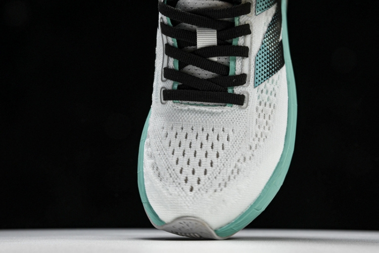  New Balance FuelCell Rebel V4 MFCXLK3