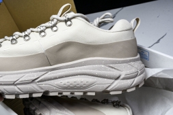 Hoka Tor Summit 1147952 OLK