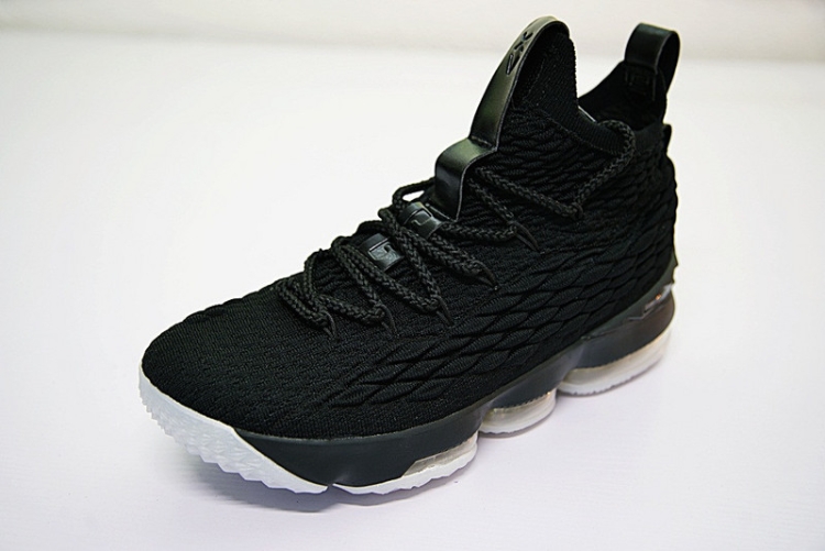 Nike LeBron 15 897648-010