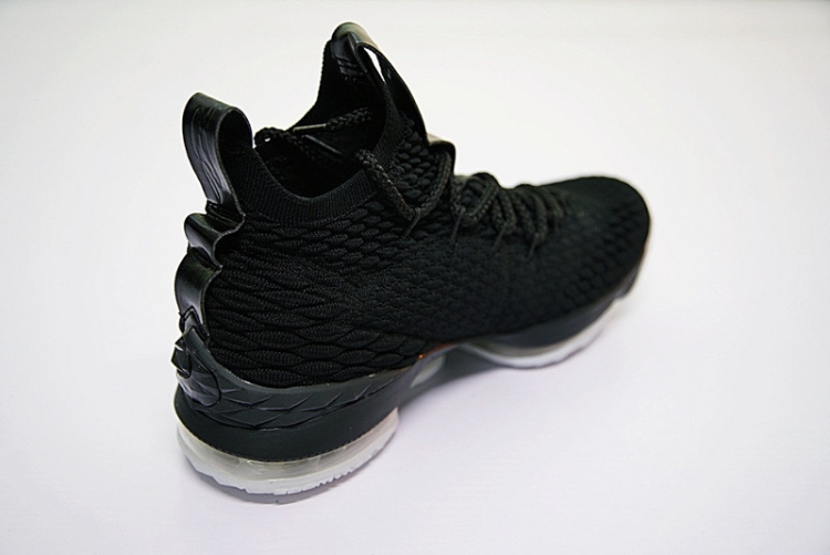 Nike LeBron 15 897648-010