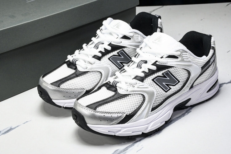  New Balance 530 MR530LB