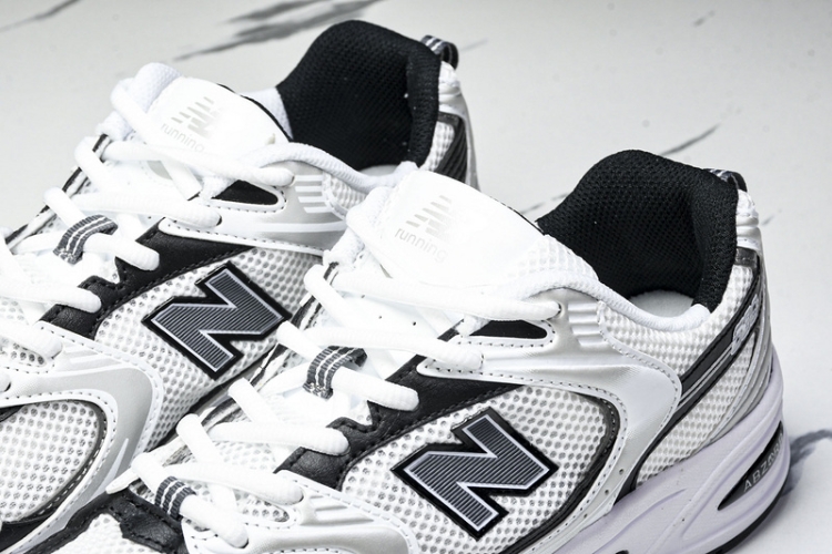  New Balance 530 MR530LB