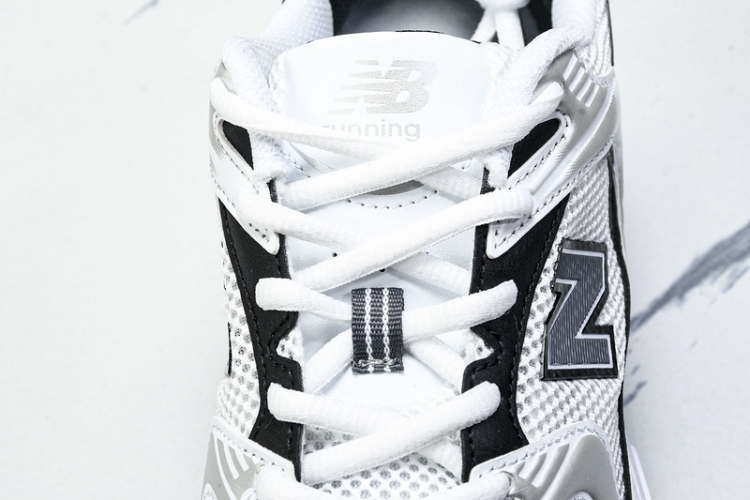  New Balance 530 MR530LB