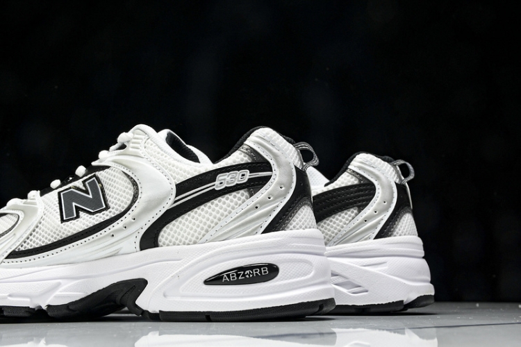  New Balance 530 MR530LB