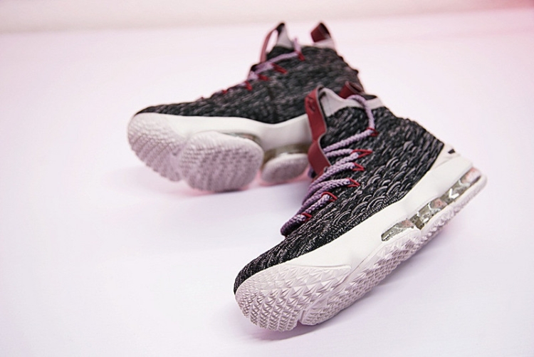 Nike LeBron 15 897649-003