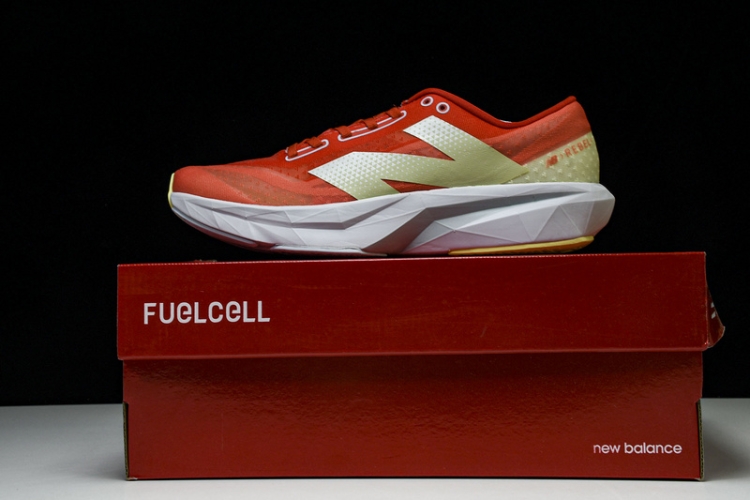  New Balance FuelCell Rebel V4 WFCXLR4