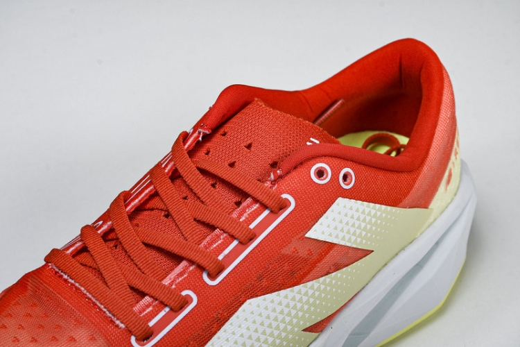  New Balance FuelCell Rebel V4 WFCXLR4
