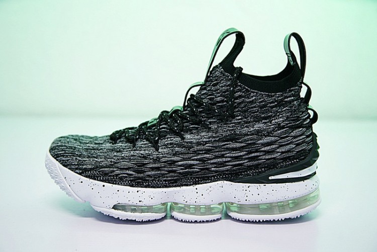 Nike LeBron 15 897649-002