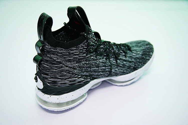 Nike LeBron 15 897649-002