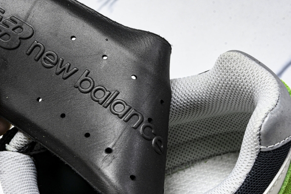 New Balance 2002R M2002RGZ 