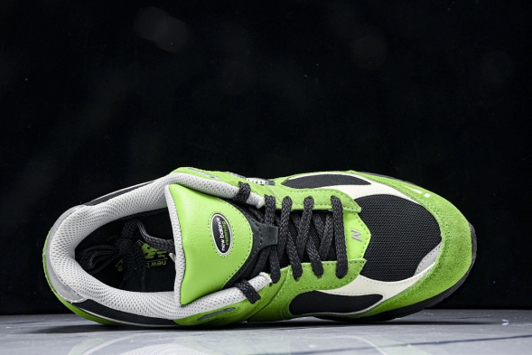 New Balance 2002R M2002RGZ 