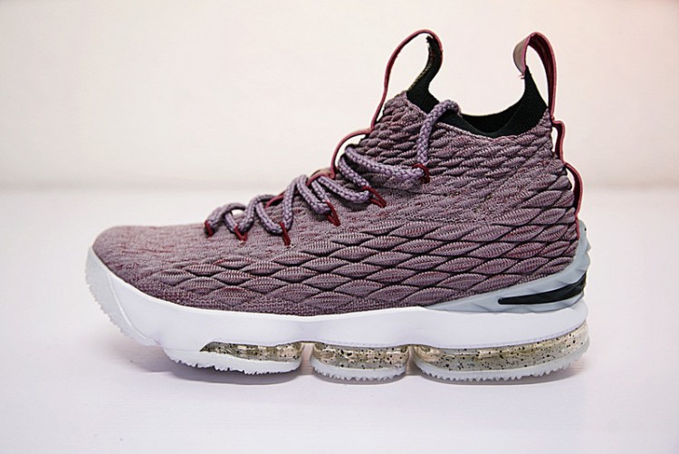 Nike LeBron 15 897649-201