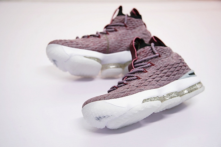 Nike LeBron 15 897649-201