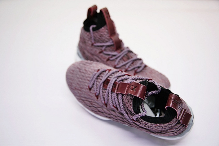 Nike LeBron 15 897649-201