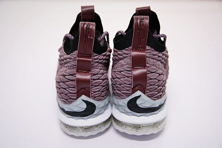 Nike LeBron 15 897649-201