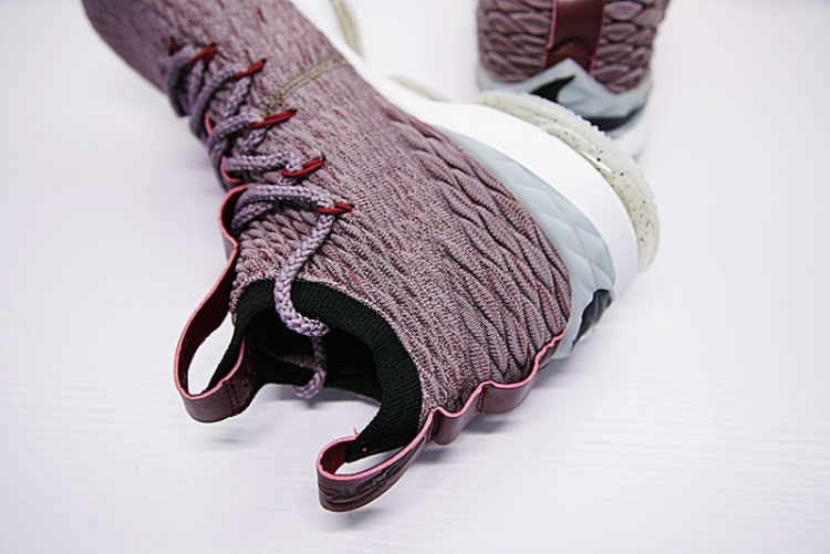 Nike LeBron 15 897649-201