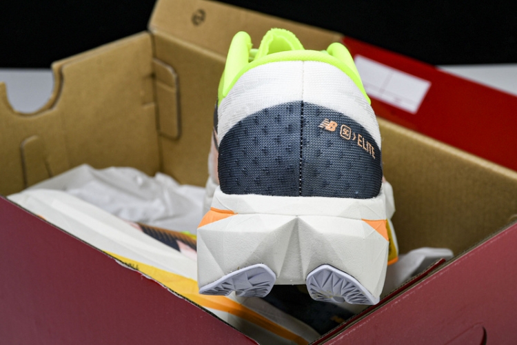  New Balance FuelCell Rebel V4 MFCXLL4