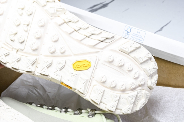 Hoka Tor Summit 1147952 SGG 