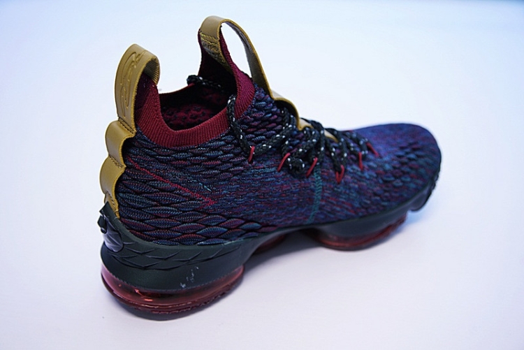 Nike LeBron 15 897649-300