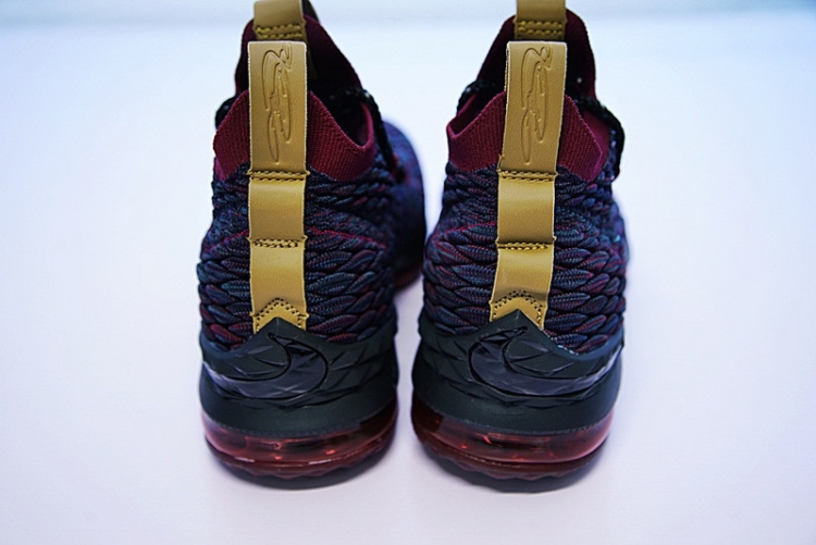 Nike LeBron 15 897649-300