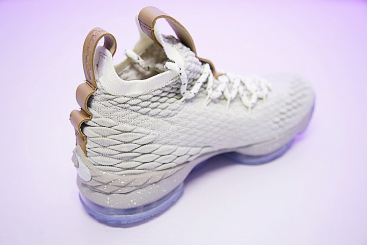 Nike LeBron 15 922811-200 