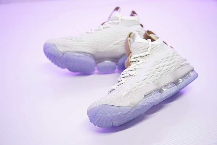 Nike LeBron 15 922811-200 