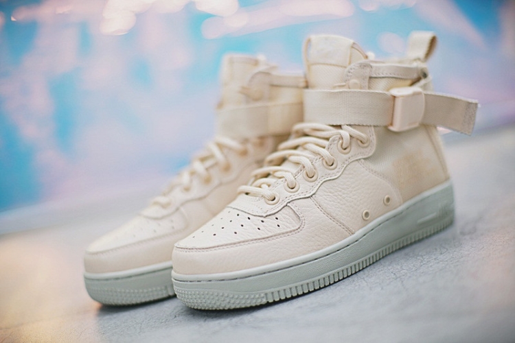 Nike SF Air Force 1 Utility Mid AA3966-800