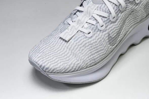 Nike Motiva DV1237-102 