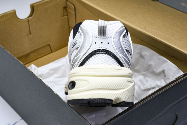  New Balance 530 MR530TA
