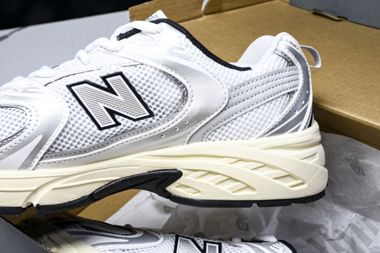  New Balance 530 MR530TA